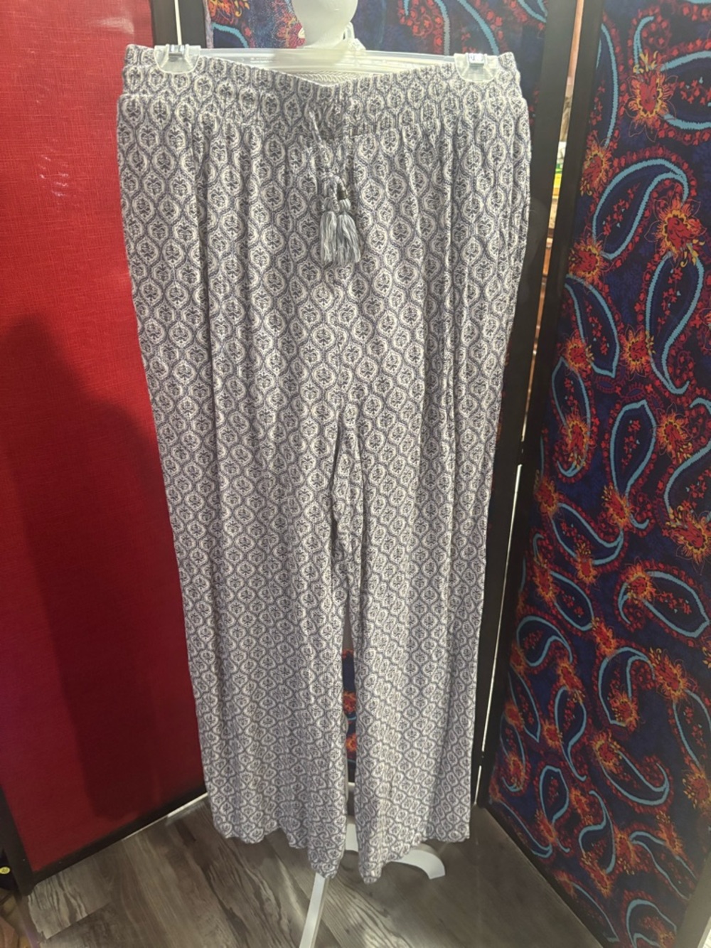Knox Rose White and Blue Paisley Print pallazo pants